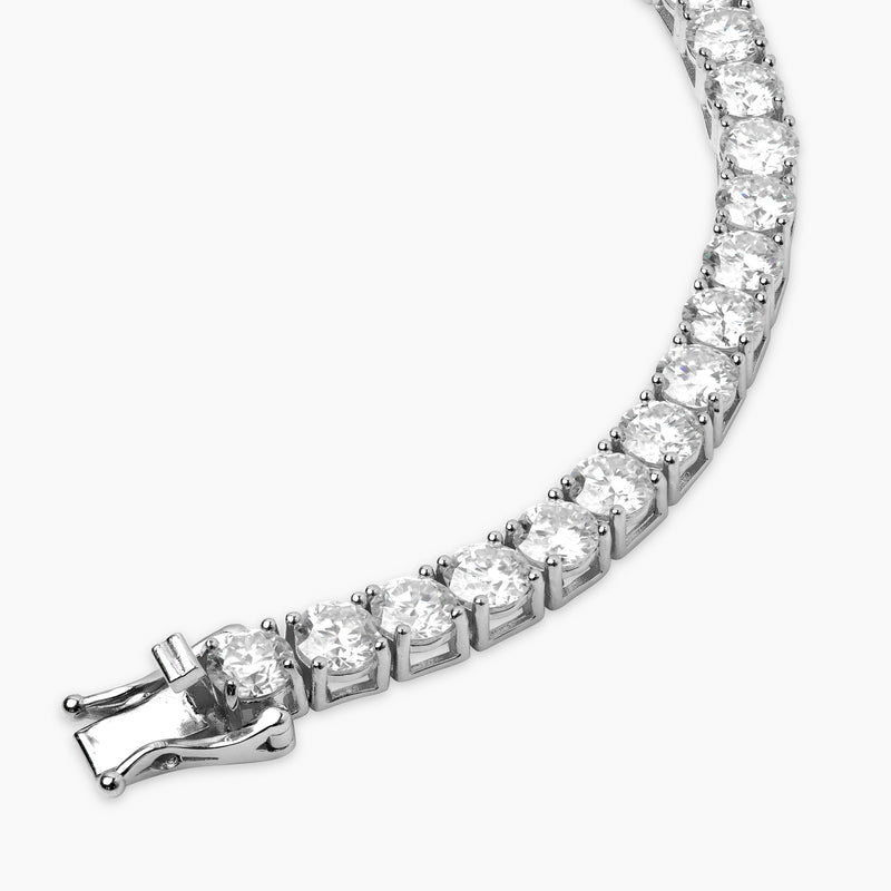 Sophisticated white gold tennis bracelet with moissanite stones