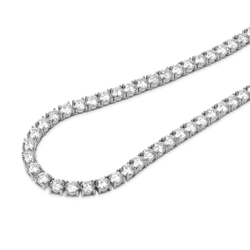 Elegant men's tennis necklace in white gold featuring flawless moissanite.